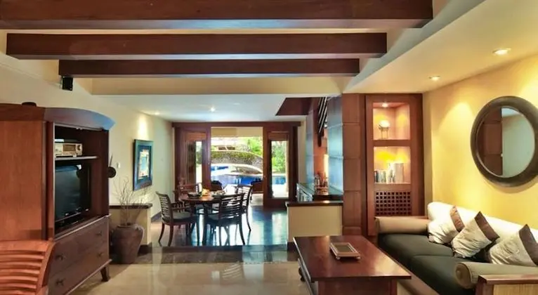 Pool Villa Club (Lagoon Swimming Pool with Private Jacuzzi)