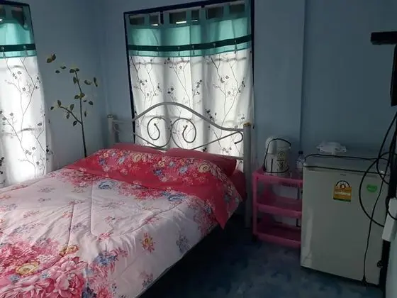Standard Double Room (Chompoo)