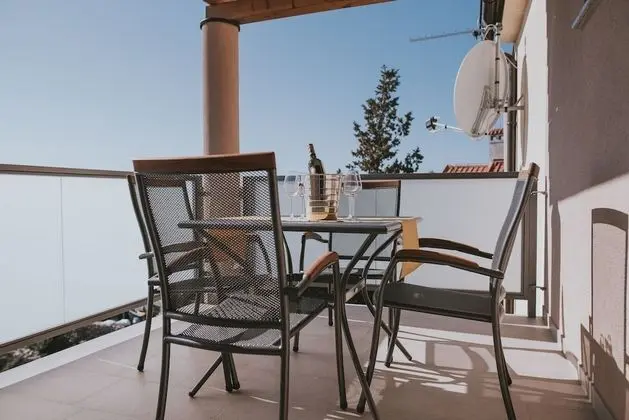 One-Bedroom Apartment with Terrace