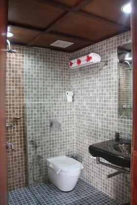 Floating cottage double