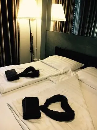 Twin Room with Shower