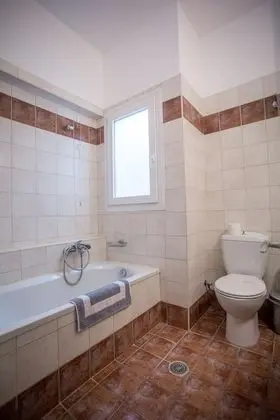 Büyük Yataklı Tek Kişilik Oda