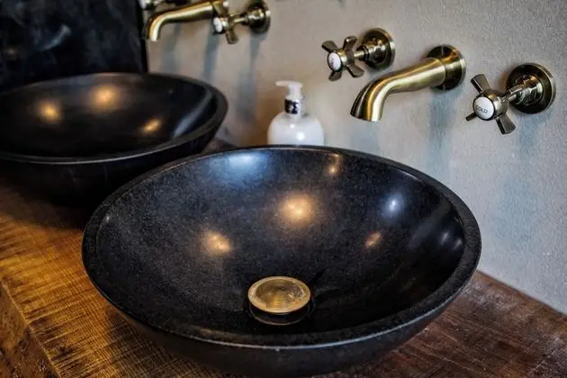 Tek Büyük Yataklı Oda, Ortak Banyo