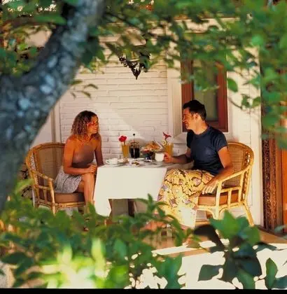 Kır Evi, Bahçe Manzaralı