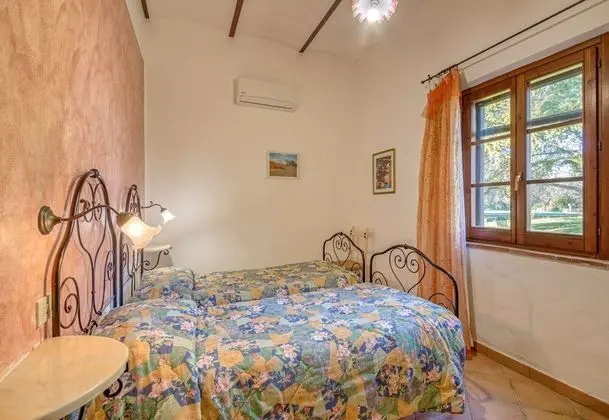 Family Apart Daire, Birden Çok Yatak, Bahçeli (Poppy apt with shared pool)