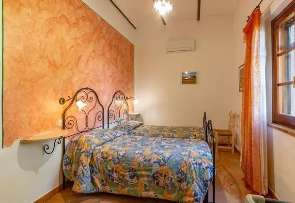 Family Apart Daire, Birden Çok Yatak, Bahçeli (Poppy apt with shared pool)