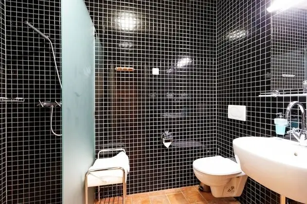 Deluxe Tek Büyük Yataklı Oda (Red)