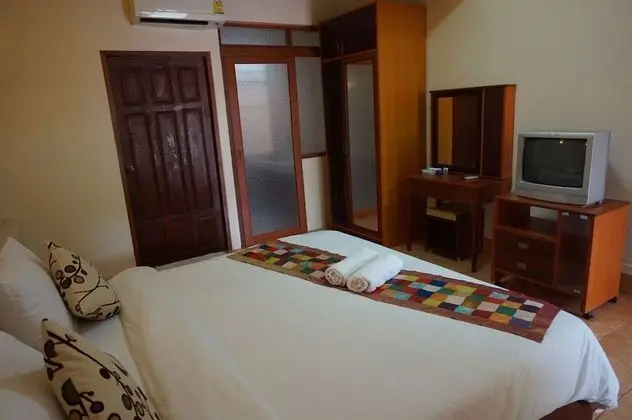 1 Bedroom Apartment (Por Dee)