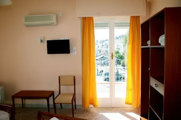 Üç Kişilik Oda, Deniz Manzaralı