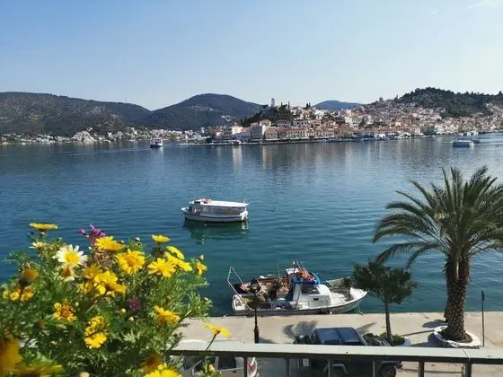 Üç Kişilik Oda, Deniz Manzaralı