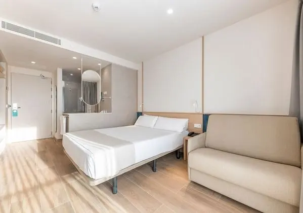 Üç Kişilik Oda, Teras (LT, 1 adult + 2 child)
