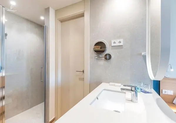 Üç Kişilik Oda, Teras (LT, 1 adult + 2 child)