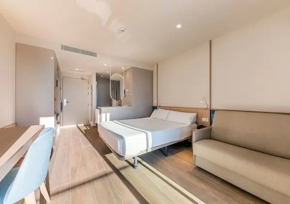 Üç Kişilik Oda, Teras (LT, 2 adults + 1 child)