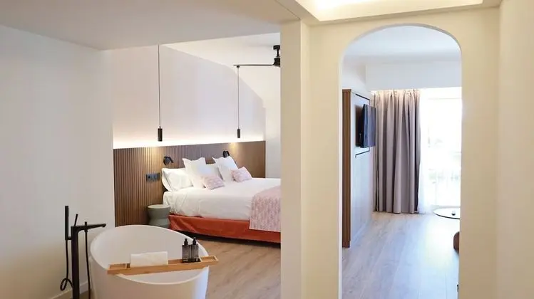 Junior Tek Büyük veya İki Ayrı Yataklı Oda, Balkon