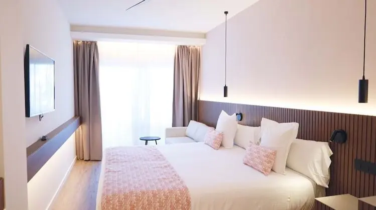 Tek Büyük veya İki Ayrı Yataklı Oda, Balkon