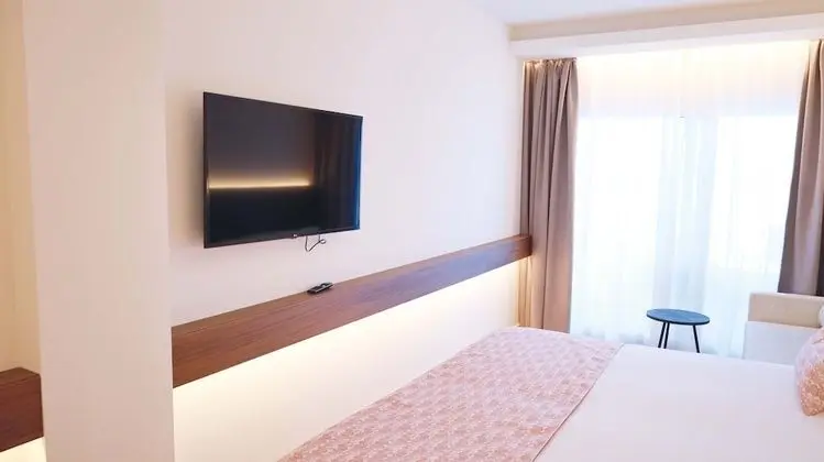 Tek Büyük veya İki Ayrı Yataklı Oda, Balkon