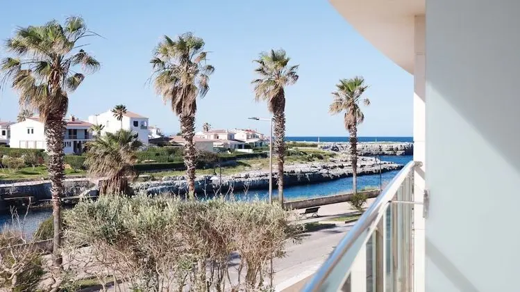 Tek Büyük veya İki Ayrı Yataklı Oda, Balkon, Deniz Manzaralı