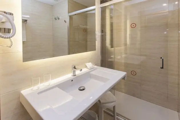 Economy Tek Büyük Yataklı Oda (2 Adults)