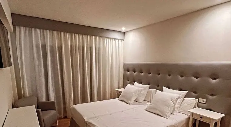 Basic Tek Büyük Yataklı Oda