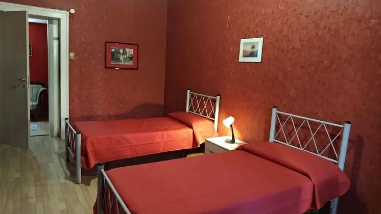 İki Ayrı Yataklı Oda, Ortak Banyo