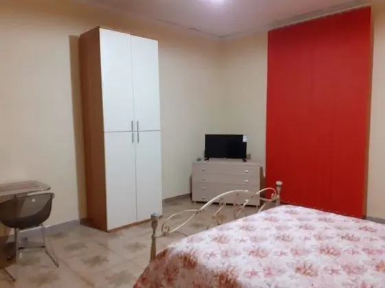 Tek Büyük Yataklı Oda, Ortak Banyo