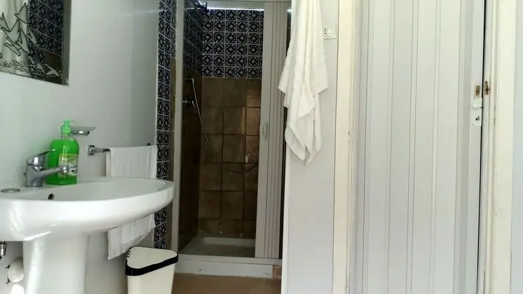 Tek Büyük Yataklı Oda, Ortak Banyo