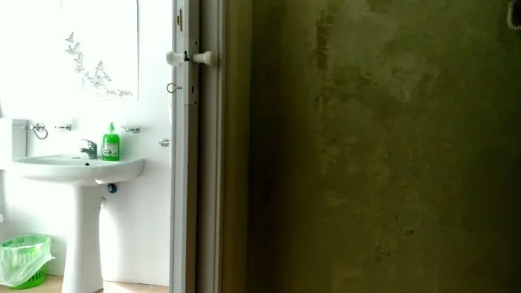 Tek Büyük Yataklı Oda, Ortak Banyo