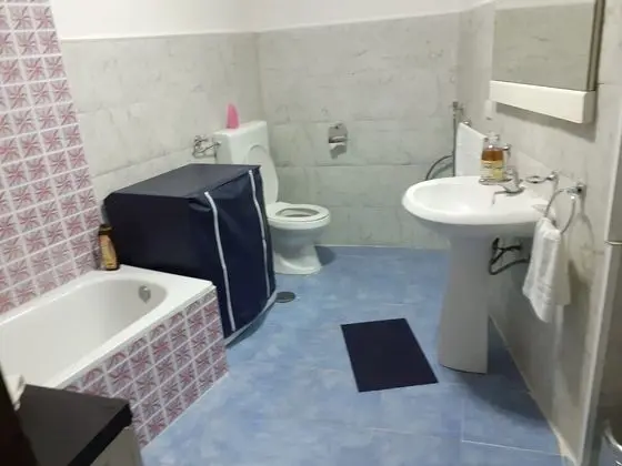 Tek Büyük Yataklı Oda, Ortak Banyo