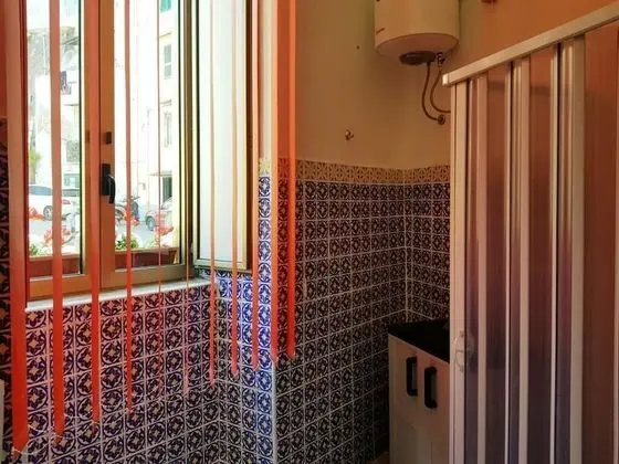Tek Büyük Yataklı Oda, Ortak Banyo