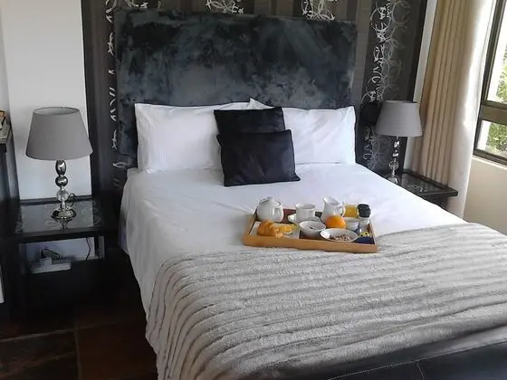 Deluxe Tek Büyük Yataklı Oda, 1 Yatak Odası, Sigara İçilmez, Havuz Manzaralı