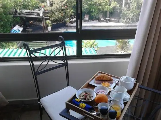 Deluxe Tek Büyük Yataklı Oda, 1 Yatak Odası, Sigara İçilmez, Havuz Manzaralı