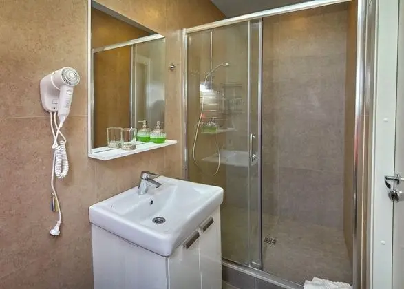 Standard Tek Büyük Yataklı Oda