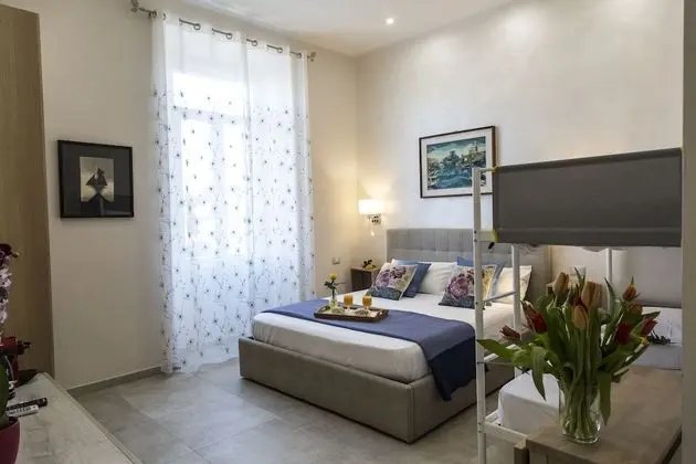 Family Tek Büyük Yataklı Oda