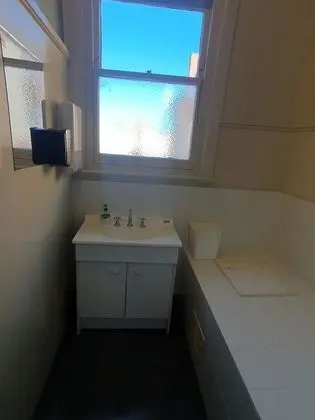 Basic Oda, 2 Tek Kişilik Yatak, Sigara İçilmez, Ortak Banyo
