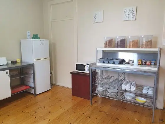 Basic Oda, 2 Tek Kişilik Yatak, Sigara İçilmez, Ortak Banyo