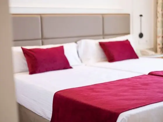 Tek Büyük veya İki Ayrı Yataklı Oda, Balkon
