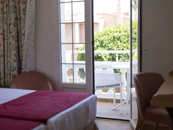 Tek Büyük veya İki Ayrı Yataklı Oda, Balkon