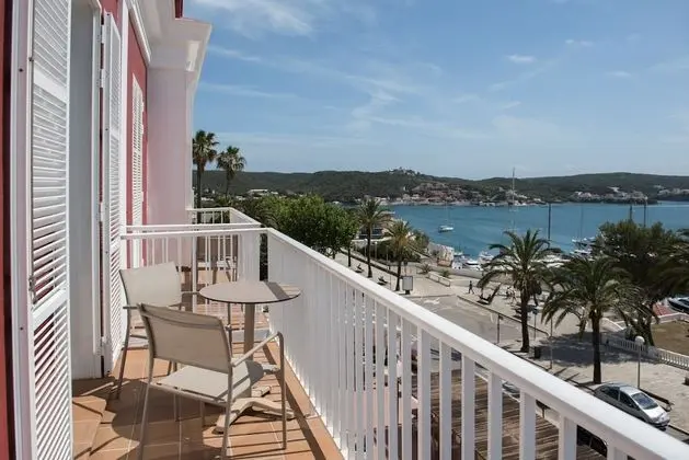 Tek Büyük veya İki Ayrı Yataklı Oda, Balkon, Deniz Manzaralı