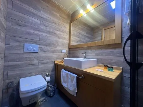 Jakuzili Suit Oda, Deniz Manzaralı, Klimalı