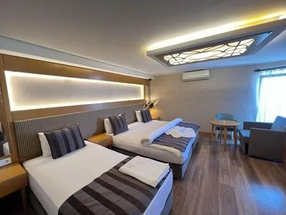 Triple, Sokak Manzaralı, Klimalı