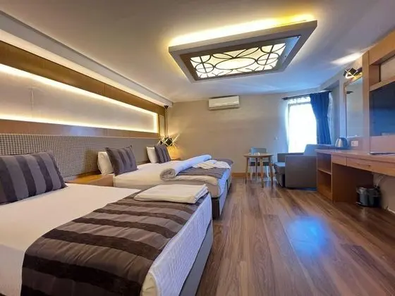 Triple, Sokak Manzaralı, Klimalı