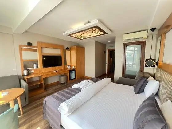 Triple, Sokak Manzaralı, Klimalı
