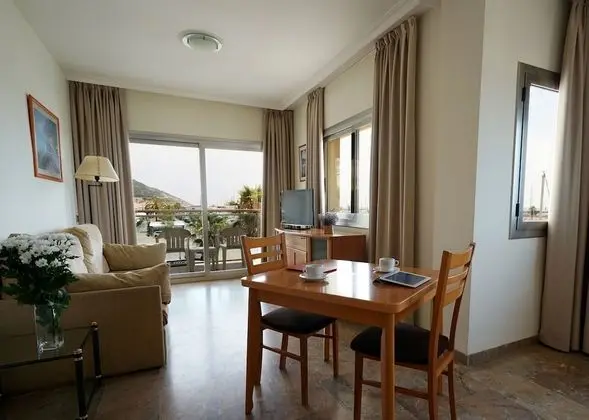 Apart Daire, 2 Yatak Odası, Teras, Marina Manzaralı