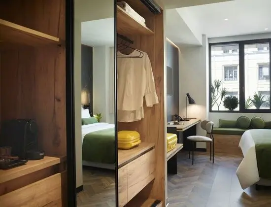 The Port Double Room with Square View