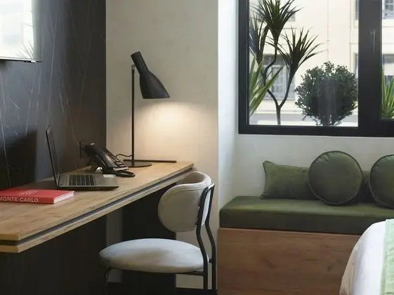 The Port Double Room with Square View