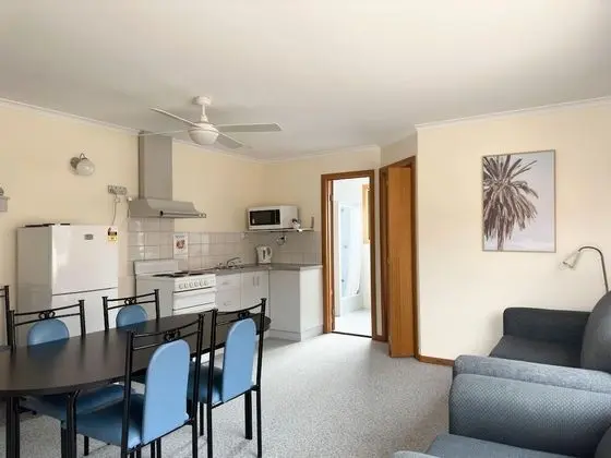 Standard Apart Daire, 2 Yatak Odası, Mutfak
