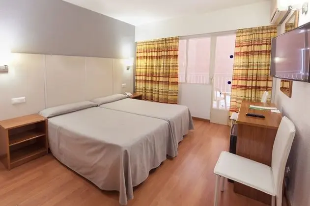 Tek Büyük Yataklı Oda, Havuz Manzaralı (ML, 2 people)