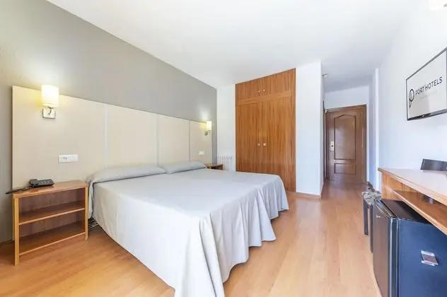 Tek Büyük Yataklı Oda (M, 2 Adults + 1 Child)