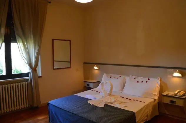 Üç Kişilik Oda