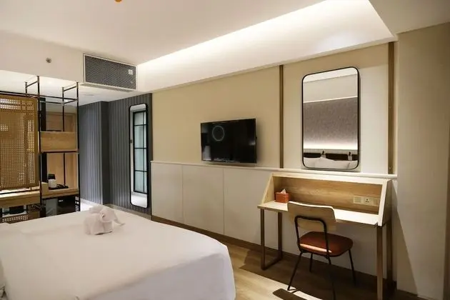 Deluxe Tek Büyük Yataklı Oda (Room Only)
